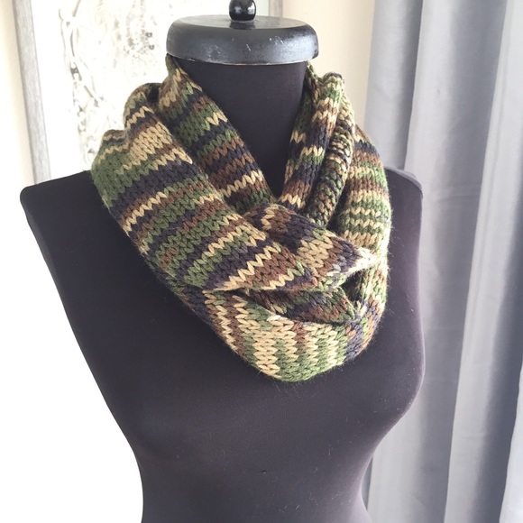 Back in Stock: Camo Infinity Scarf Camouflage Knitted #028 - Picture 2 of 5
